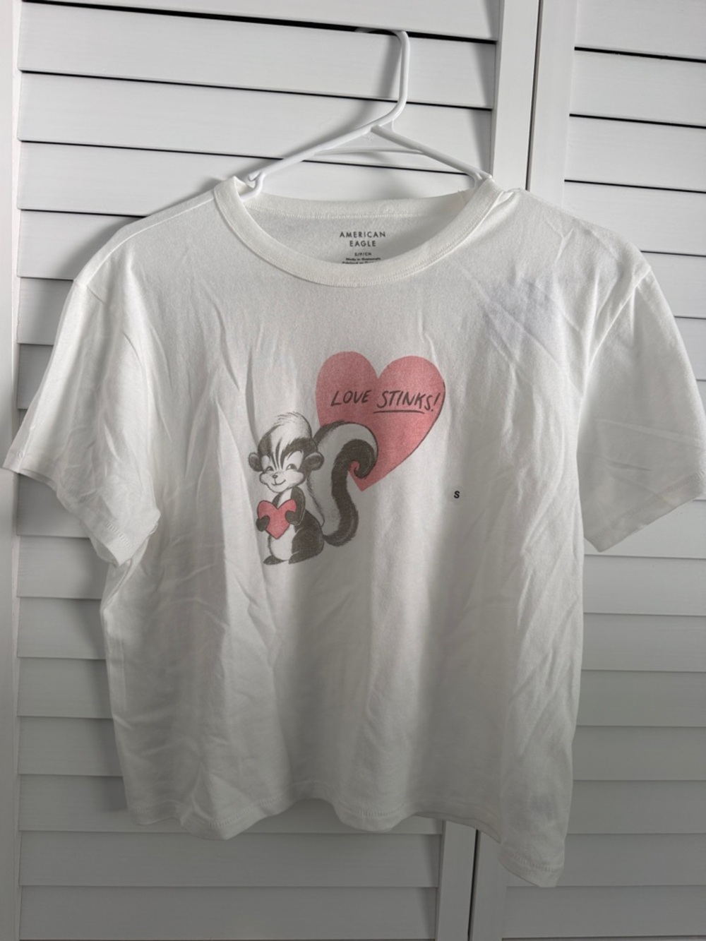 American Eagle Outfitters White Tee with Pink Heart Skunk Graphic